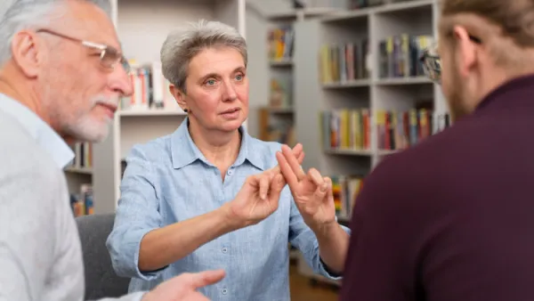 İşaret Dili Öğreticiliği Eğitimi